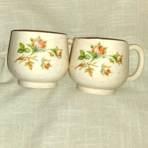 Set of mugs/tea cups.
